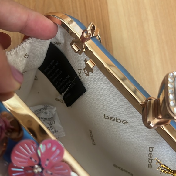 COPY - Bebe Sequenced Daisy Clutch - Picture 15 of 17
